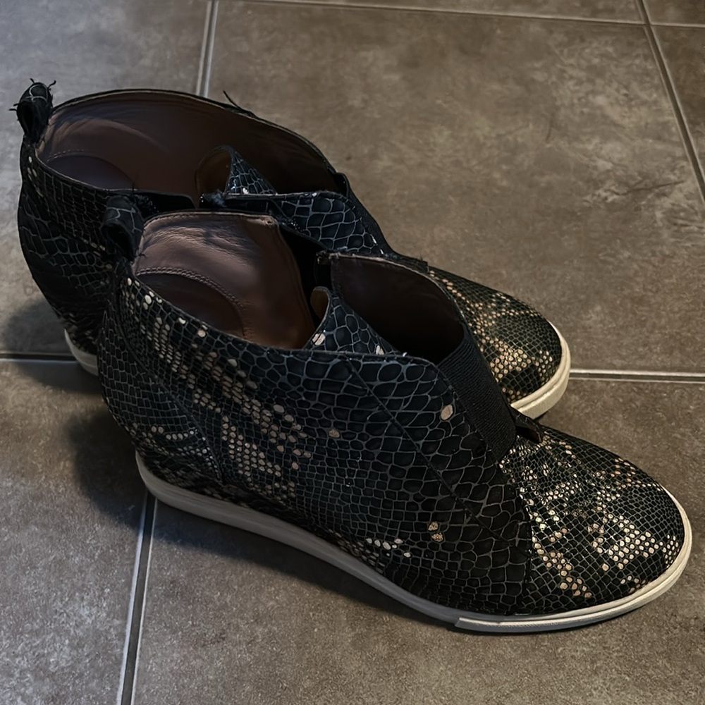 Paolo side zip wedge booties. Snake skin pattern black and gold - Picture 2 of 6